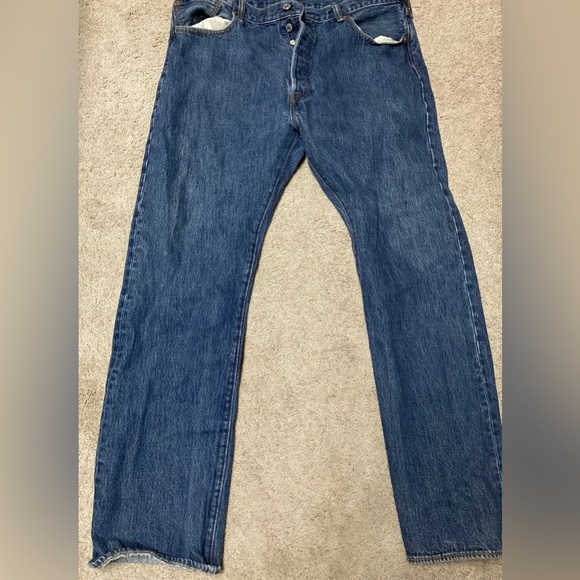 Men’s Levi 501 Button Fly Jeans 38 x 32 Preowned - Picture 1 of 5